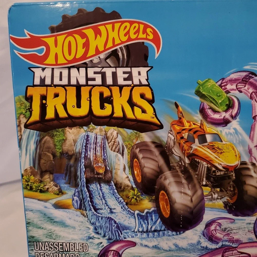 Hot Wheels Monster Trucks Octo-Slam Playset w/ Tiger Shark‎ – New